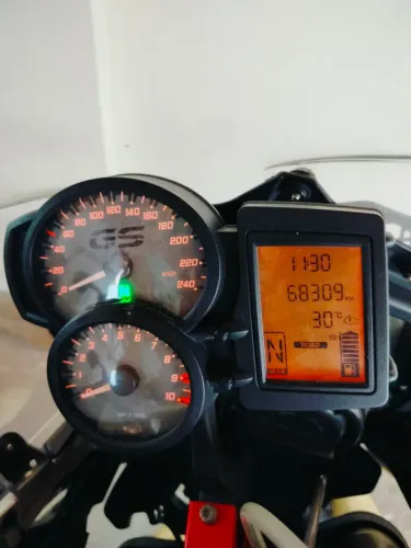 Imperdível moto BMW 800, conservada e único dono