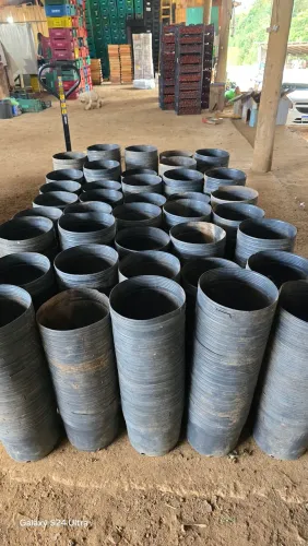 Vasos plásticos de 8 litros cada