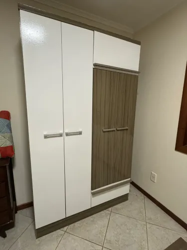 Guarda roupas solteiro
