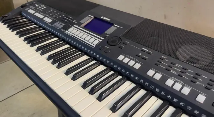 Teclado Yamaha PSR-S550