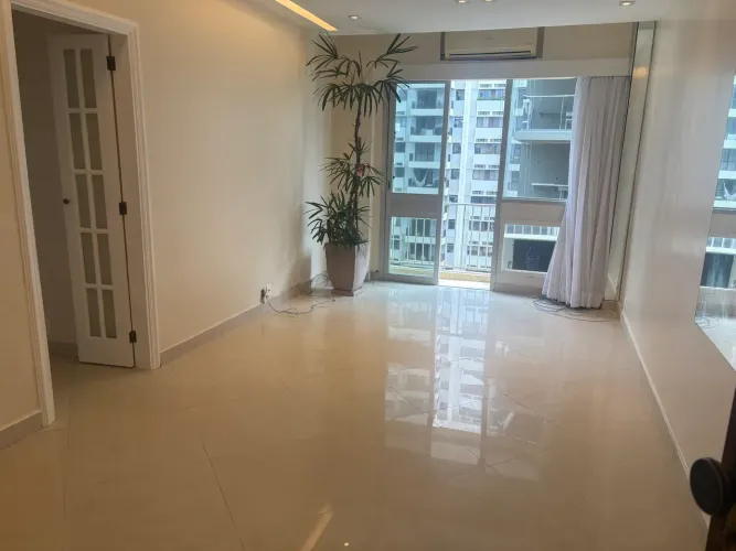 Apartamento para aluguel possui 94 metros quadrados com 3 quartos