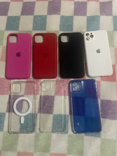 Capinhas novas do iPhone 11 Pro Max faço por 40 todas