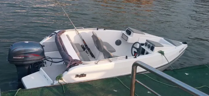 OTIMA LANCHA  PASSEIO, PESCA  14 PES, MOTOR 40HP, COMPLETA