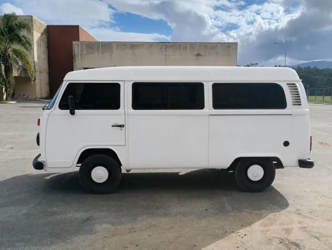 Volkswagen Kombi Standard 1.4 MI Total Flex 8V 2011
