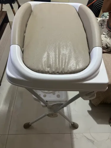 Banheira com trocador ( com defeito)