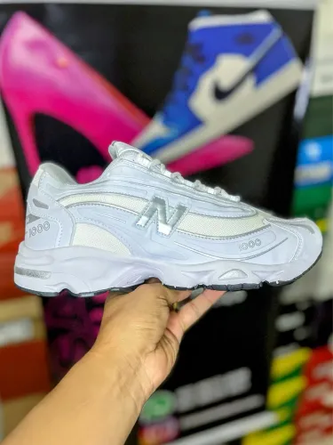 Tênis branco esportivo New balance