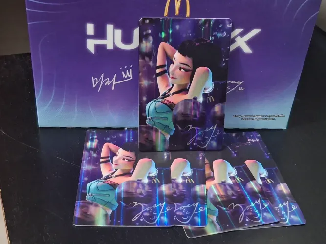 Photocard Zoey Avulso - Guerreiras do Kpop Mc Donalds Kpop Demon Hunters