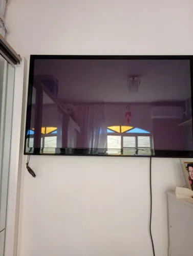 Tv com defeito. Para peças.