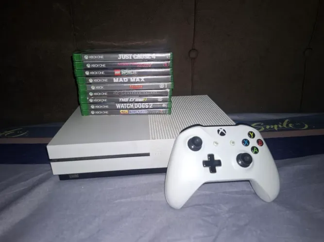 Vendo Xbox one s usado 1 controle + 9 jogos