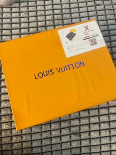 Kit Louis Vuitton - Garrafa, Chaveiro e Porta Cartão - Preto