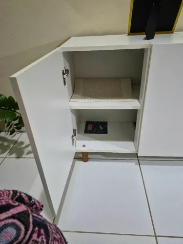 Armário branco de parede ou de chão