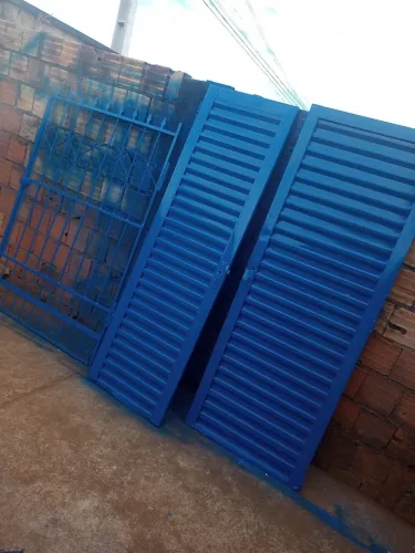 Portão de grade e portas