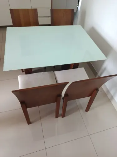Vendo Mesa de Jantar Lar Shopping - 4 Lugares | Tampo de Vidro + 4 Cadeiras