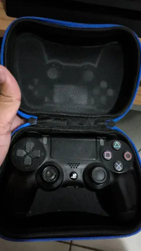 Vende ps4 slim com 2 controles