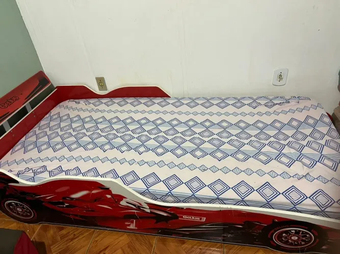 Vendo cama de solteiro infantil