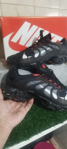 Tênis Nike TS Tam 42 preto e laranja