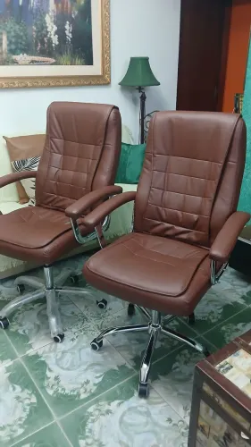 Cadeiras para escritório modelo presidente.
