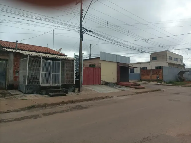 Vendo casa com kit e lojas
