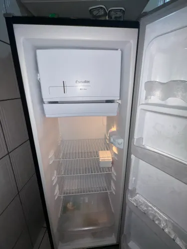 Geladeira Esmaltc 