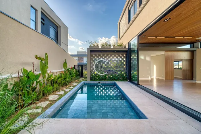 Sobrado com 4 quartos, sendo 4 suítes à venda, 390 m² por R$ 4.480.000 - Urbanova - São Jo