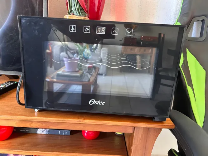 Adega Oster 8 garrafas bivolt