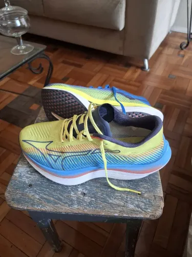 Tênis Mizuno Rebellion Pro, 150 km rodados Tamanho 39- 25,5cm. Calça melhor número 38