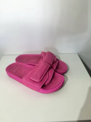 CHINELO ADIDAS X PHARRELL WILLIAMS BOOST SLIDE