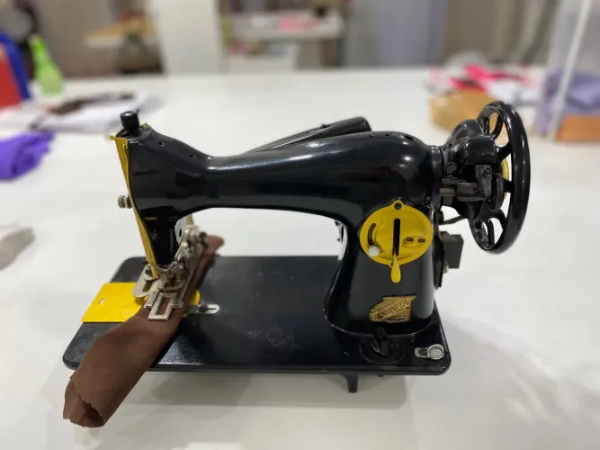 MÁQUINA DE CASEAR DOMÉSTICA