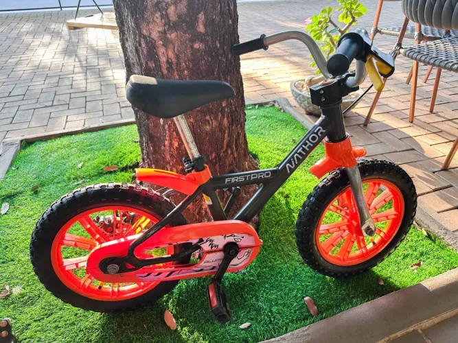Bicicleta Infantil Nathor First Pro Aro 14 com Rodinhas Ajustáveis