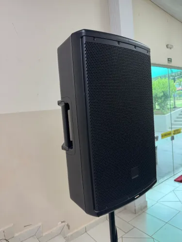 Caixa ativa JBL EON 615 