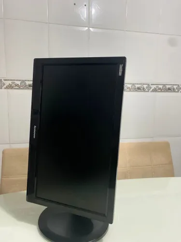 Monitor Lenovo 