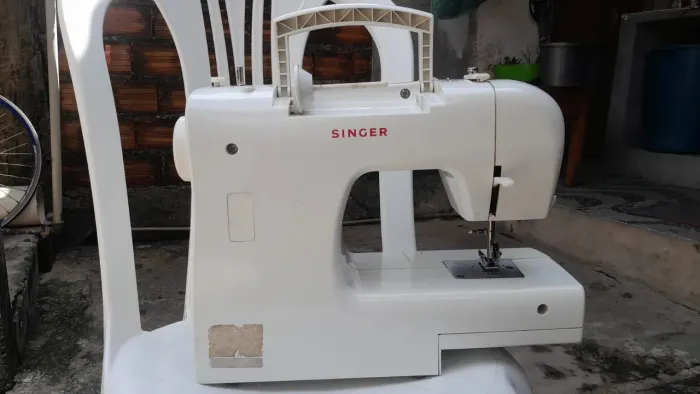 Máquina de costura singer