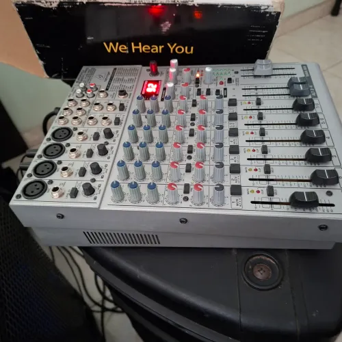 Mesa de som behringer