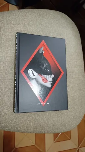Livro novo saboroso Cadáver Agustina Bazterrica capa dura e com marca páginas