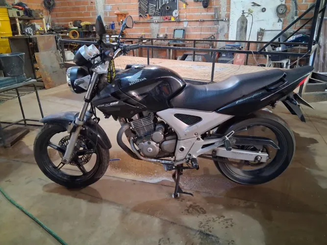 Vende-se Twister 250