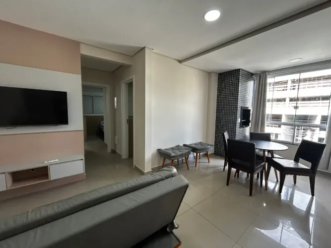 Apartamento todo mobiliado com 2 dormitórios à 80m da Praia dos ingleses!