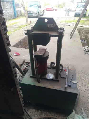 Maquina de arquear mola