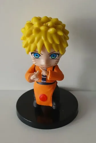 BONECO MINIATURA NARUTO COM MANTO CERIMONIAL