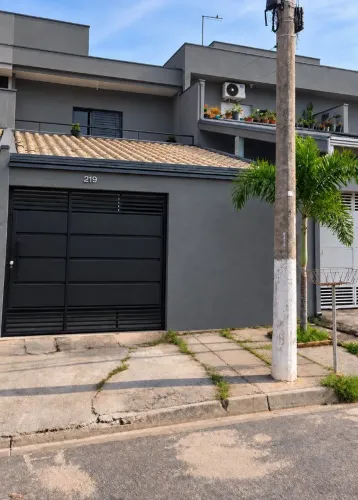 Linda casa sobrado