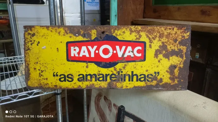 Placa antiga de ferro RAY-O-VAC. 69 x 27cm. 400,00