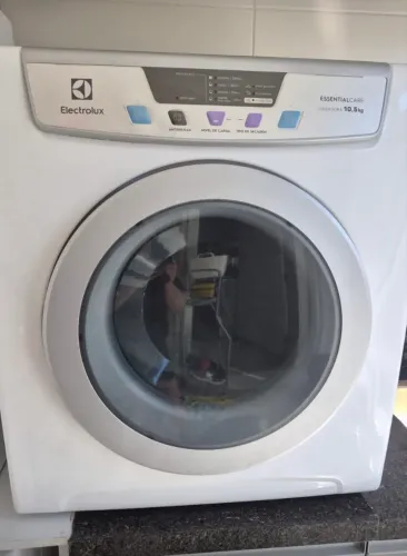 Vendo Secadora Electrolux 10,5 kilos voltg 220