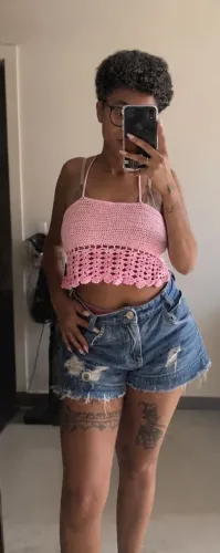 Cropped de crochê rosa