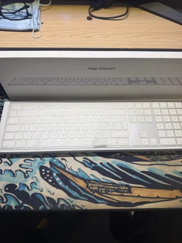Apple Magic Keyboard 2 com Teclado Numérico - Completo na Caixa