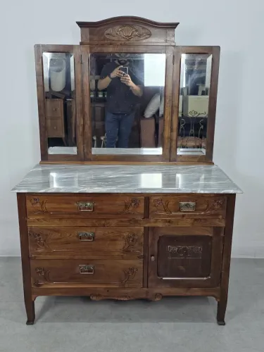 Cômoda com espelharia estilo art noveau 