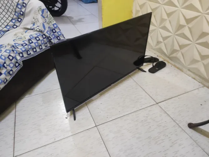 Vendo tv pra retirada de peças
