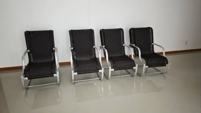 Cadeiras de varanda com mesa