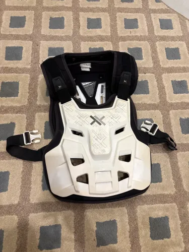 Vendo Colete Mattos Racing Combat Motocross Trilha Enduro Cor Branco Tamanho P/M