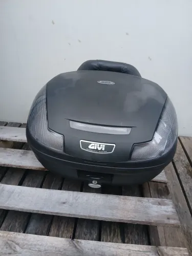 Baú GIVI 45L com encosto