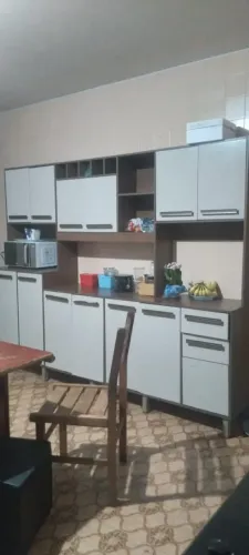 Armário de cozinha com balcão