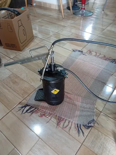 Bomba engraxadeira 5kg Kong equipamentos